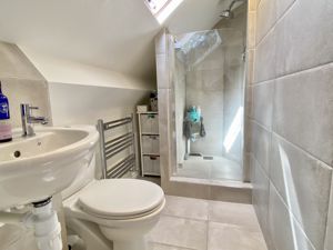 Master En-suite- click for photo gallery